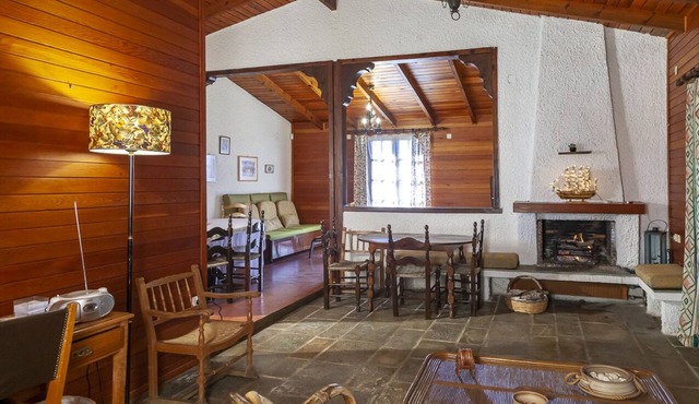 Cozy holiday villa, 1min from the beach, large private garden ideal for families