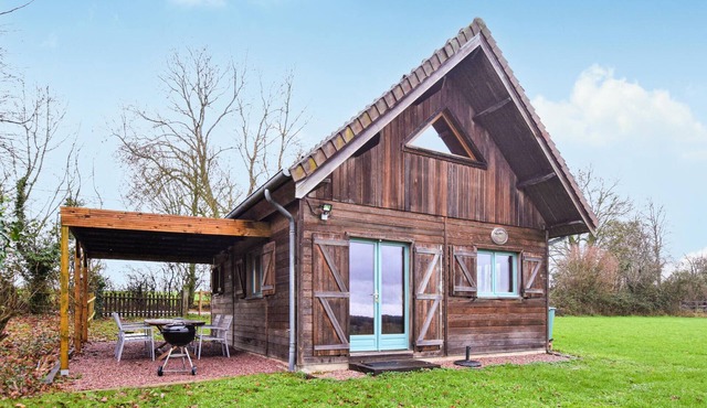 Cozy home in Saint-Georges-en-Auge with WiFi