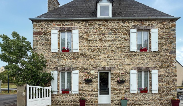 Cozy home in Saint Germain sur Ay with WiFi