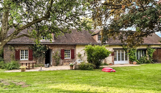 Cozy home in Beauchene with WiFi