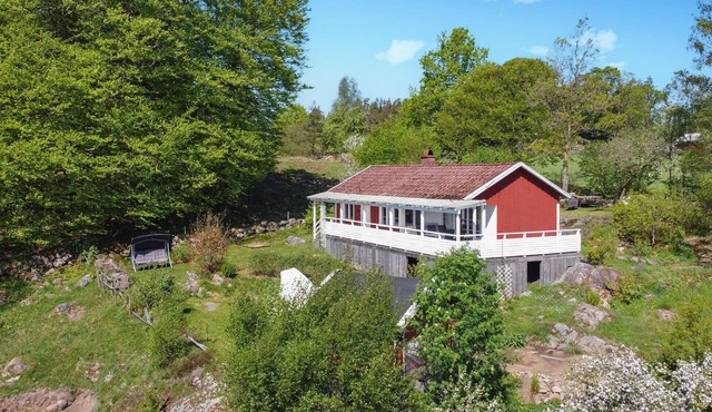 Cozy home in Hökerum with kitchen