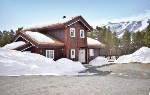 Cozy Home In Hovet With Kitchen