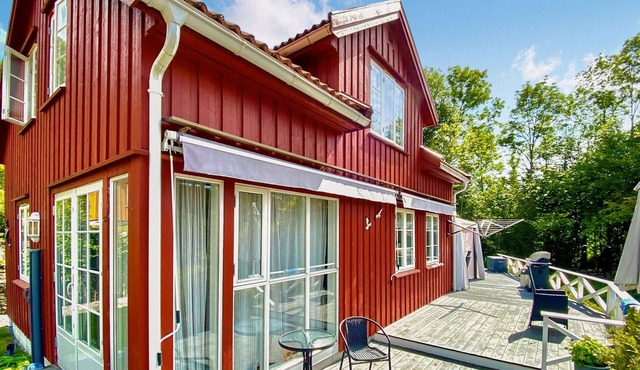 Cozy home in Risør with WiFi