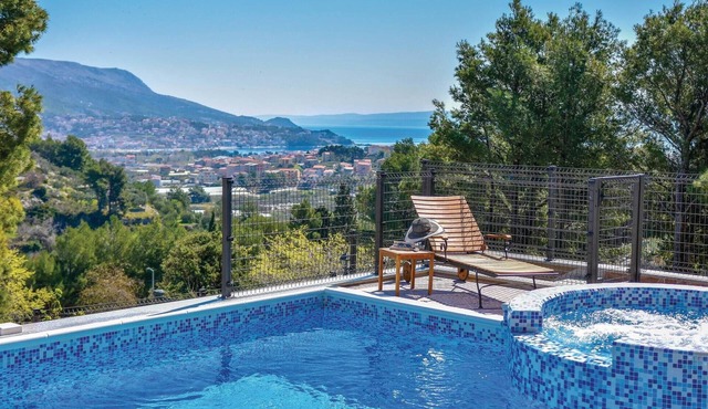 Cozy home in Split with private swimming pool, can be inside or outside