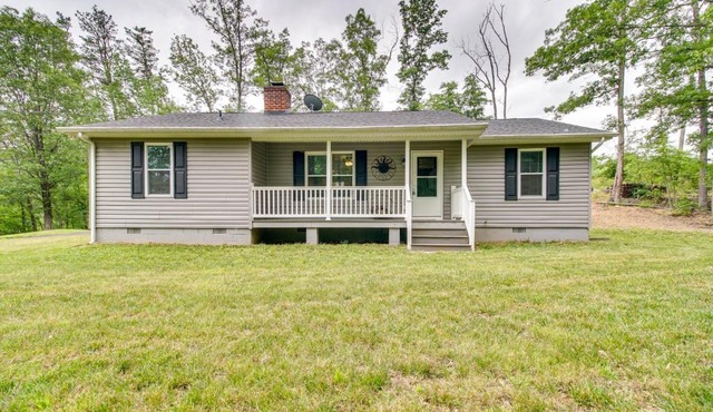 Cozy Home in Star Tannery w/Private Backyard!
