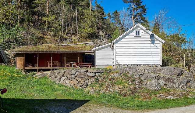 Cozy home in Vanvik with house a mountain view