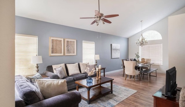 Cozy home minutes to wineries and Russian River