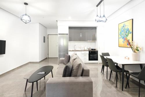 Cozy Home With Cooking Near Tram
