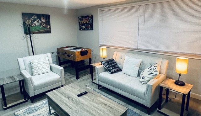 Cozy home with easy access to Ball State, IU Memorial, and all local attractions