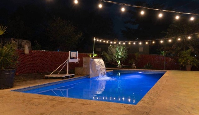 Cozy Home with Pool, Minutes from Combate Beach
