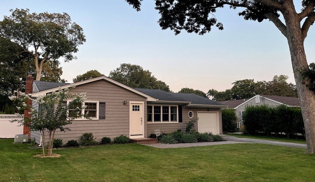 Cozy House less than two miles from Ocean Beaches