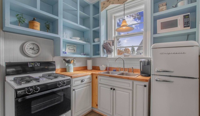 Cozy Irvington Getaway: Mins to Downtown