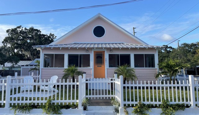 Cozy! Julias Retreat NSB near Canal Street, 2 mi from the Beach