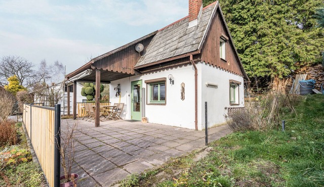 Cozy Kirschallee Cottage with Mountain View, Private Terrace & Shared Garden