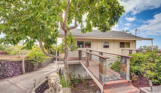 Cozy Kona Coast Apt w/Lanai ~ 8 Miles to Beach!