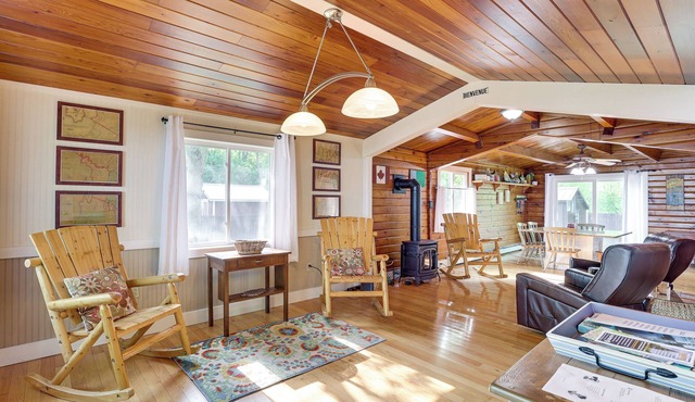 Cozy Lake Champlain Cottage w/Private Beach!