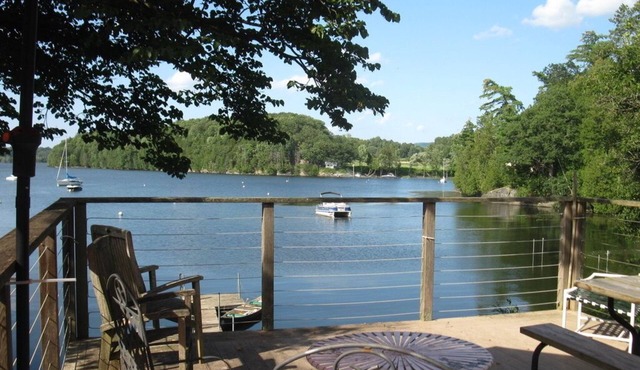 Cozy lakefront 2 1/2 bedroom 1 bathhome on Lake Champlain, with dock and deck.
