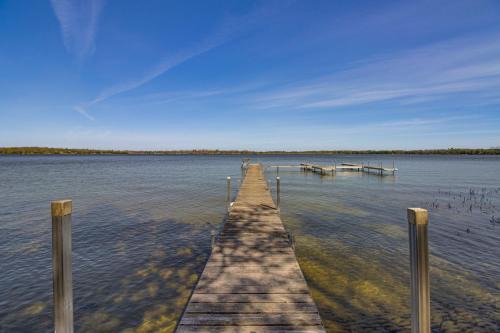 Cozy Lakefront Cabin at Birch Haven Resort!