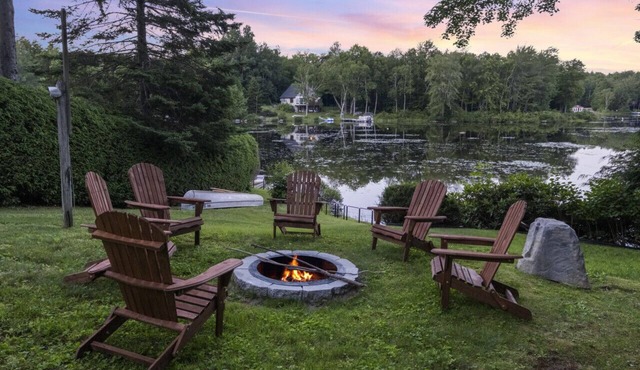 Cozy Lakefront Cottage