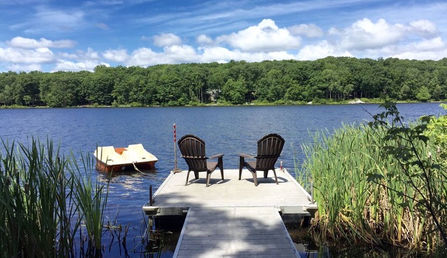 Cozy Lakefront Poconos Retreat In A Private Community