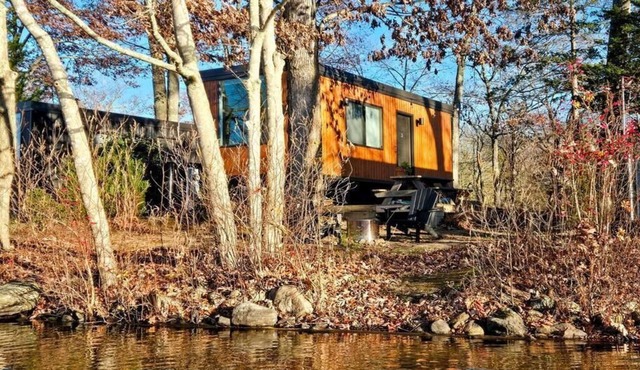Cozy Lakefront Tiny House