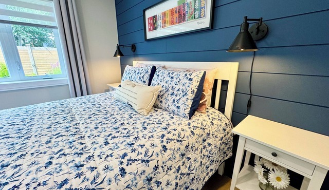 Cozy Licensed Collingwood Suite & Spa – 1BR + Family Room Near Blue Mountain!