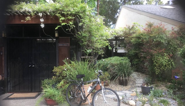 Cozy Location, close to the University and shopping , by the Greenbelt park
