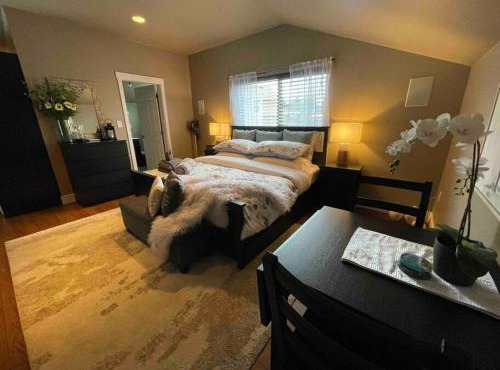Cozy loft in Upper Gibsons
