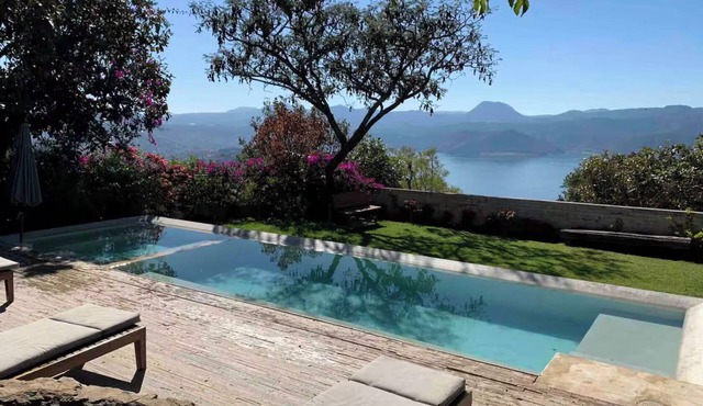 Cozy, Luxurious Property – 4BR, Ideal for Groups