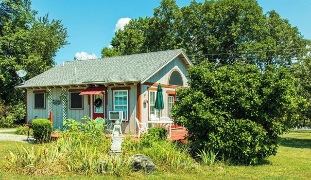 Cozy Mockingbird Cottage