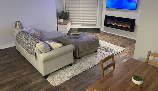 Cozy & Modern 2 Bedroom 2 Bathroom Condo
