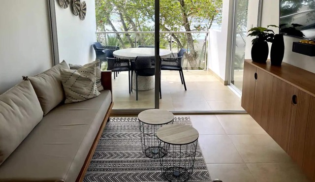 Cozy-modern Beachfront 2-bedroom condo