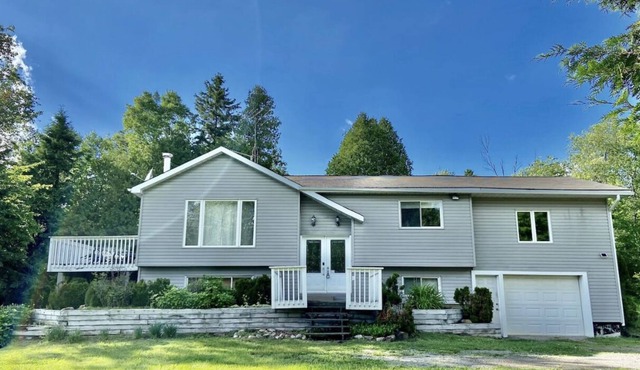 Cozy Modern Cottage- water view and adventure trail
