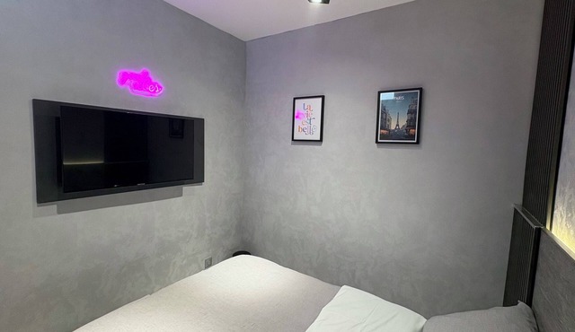 Cozy & Modern Room | Break in Belleville Metro & République