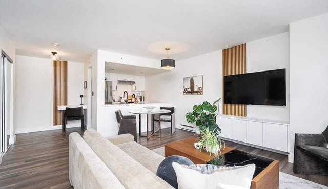 Cozy Modern Stay｜Best DT Spot| 7 Min to Seawall