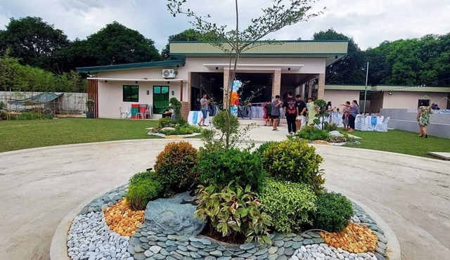 Cozy & modern Staycation Qasa Ioanna Private resort in Floridablanca 10-25pax