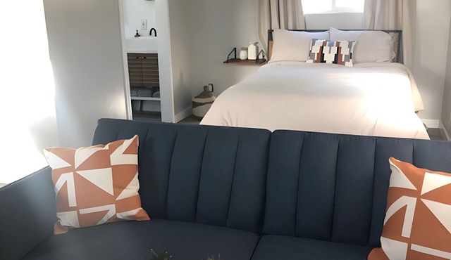 Cozy Modern Studio Located Near SoFi Stadium in L.A.