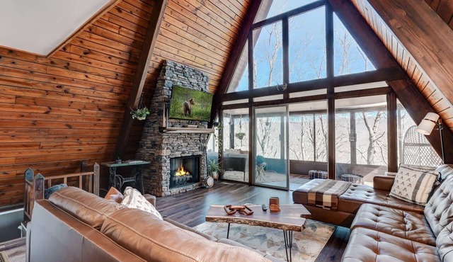Cozy Mountain A-frame with pools, horseback riding, lake, tennis and more!
