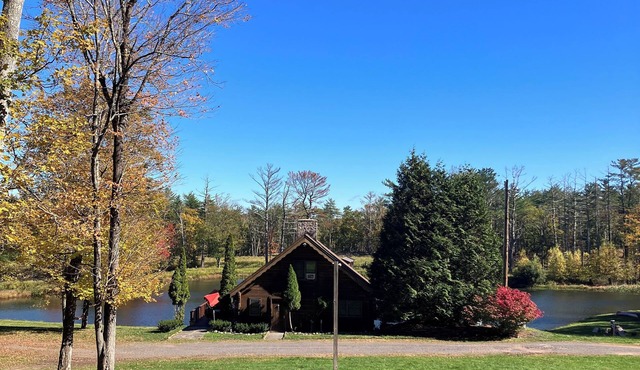 Cozy Mountain Cabin with fireplace, views and trails on pond