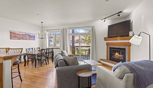 Cozy Mountain Retreat Near the Blue River