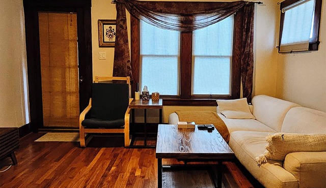 Cozy Nest - a Charming 3-bedroom house in vibrant Birmingham with WiFi