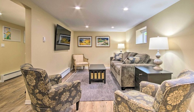 Cozy North Bend Getaway in Walkable Location!