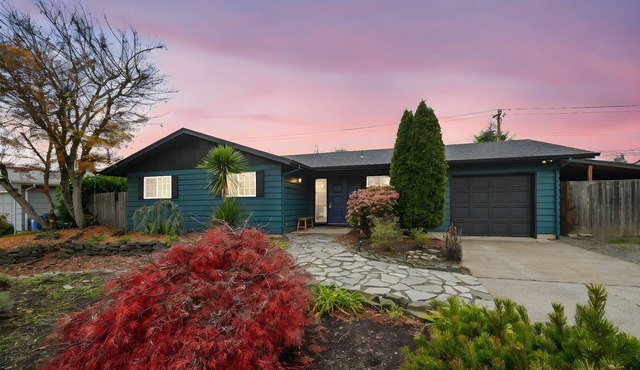 Cozy North Eugene Bungalow, Center of Eugene. Close to Autzen Stadium!