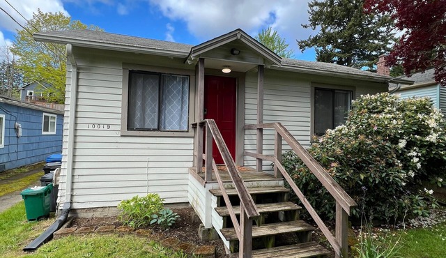 Cozy North Seattle Bungalow Fenced yard, Near I-5 & Light Rail Downtown MTR&LTR
