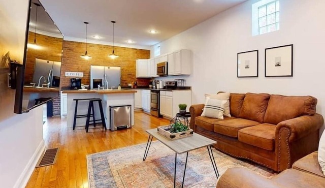 Cozy NuLu Getaway | Private Yard + Free Parking