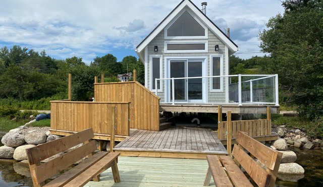 Cozy oceanfront boathouse with stunning 360 views!