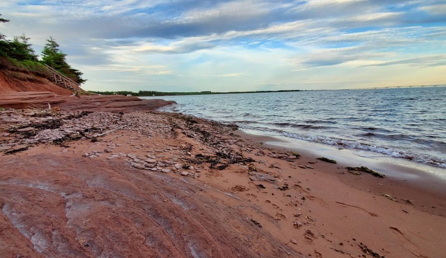 Cozy oceanfront suite with direct access to beautiful beach in PEI