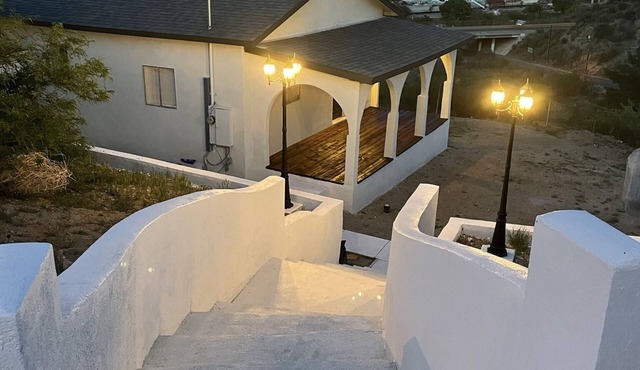 Cozy, Open Concept & Conveniently located
