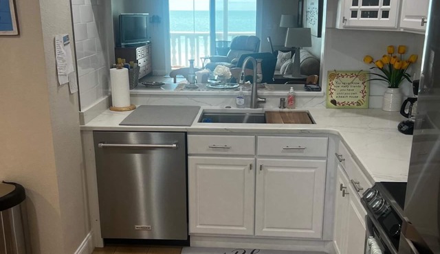 Cozy Pass-a-Grille on the Beach Condo