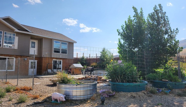 Cozy, peaceful 2-bedroom duplex on an active, off-grid homestead in Rock Springs